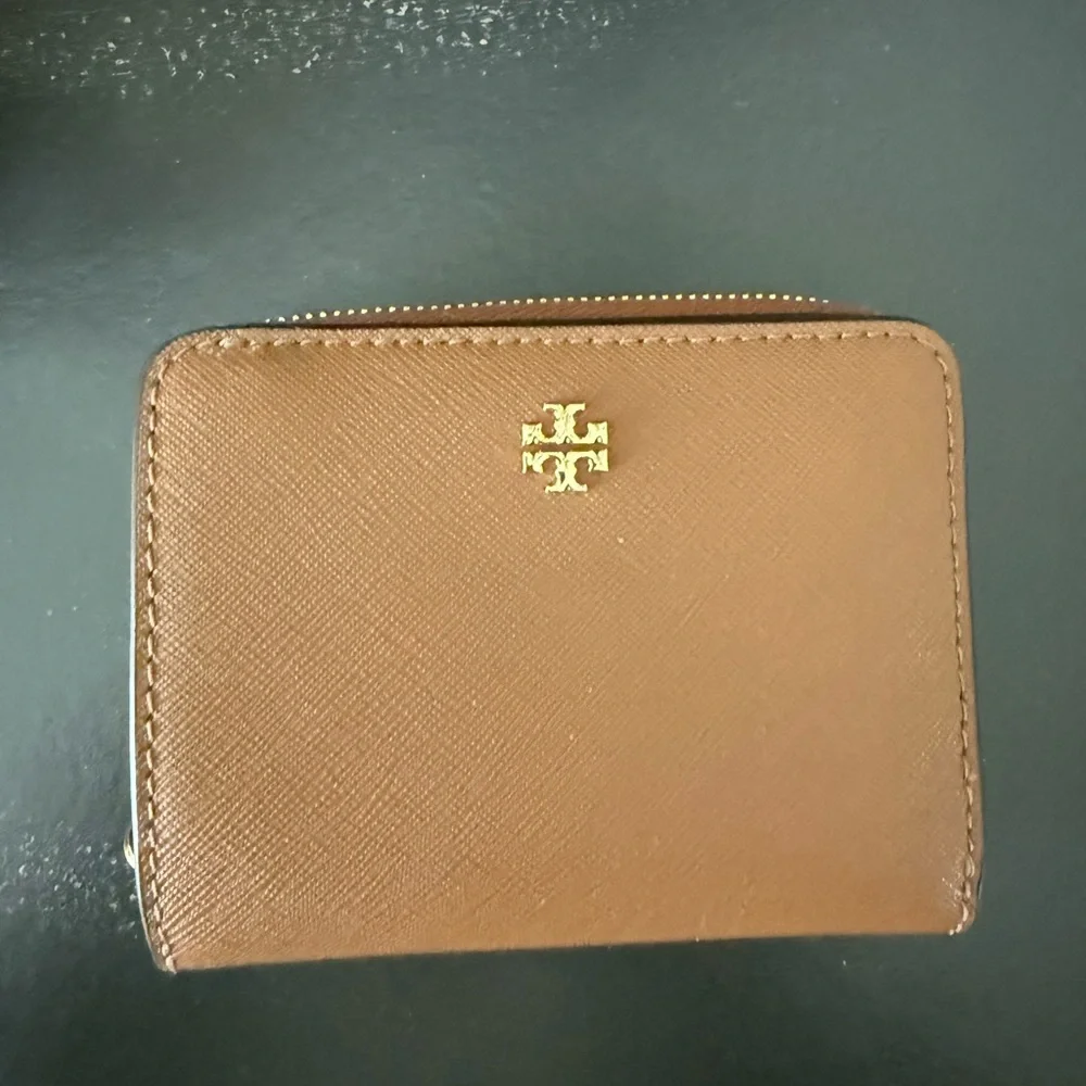 Brown Wallet with Tory Burch logo - Picture 1 of 4